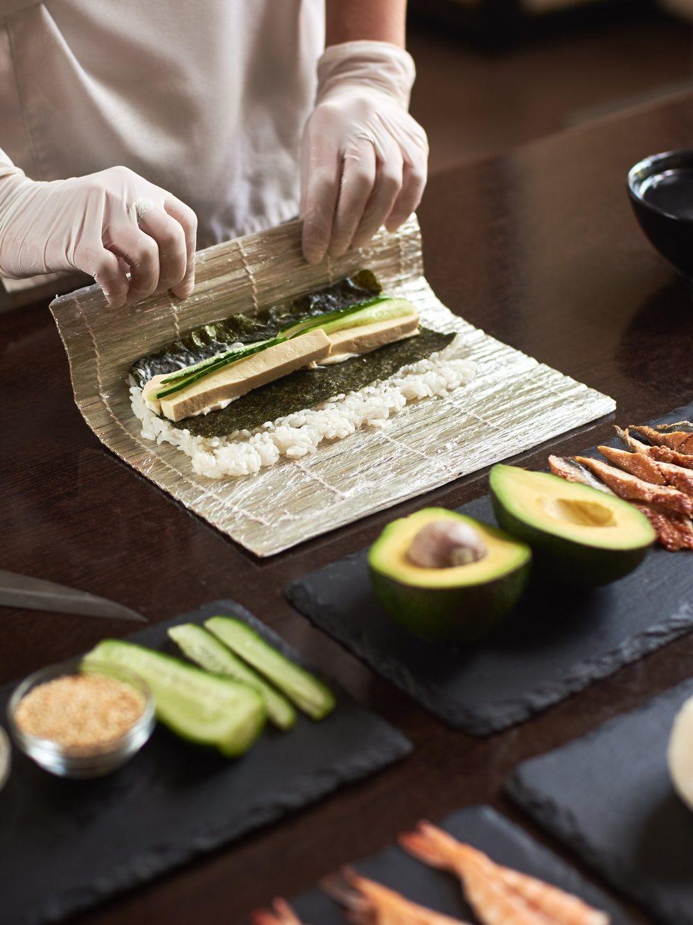 Process of preparing rolling sushi